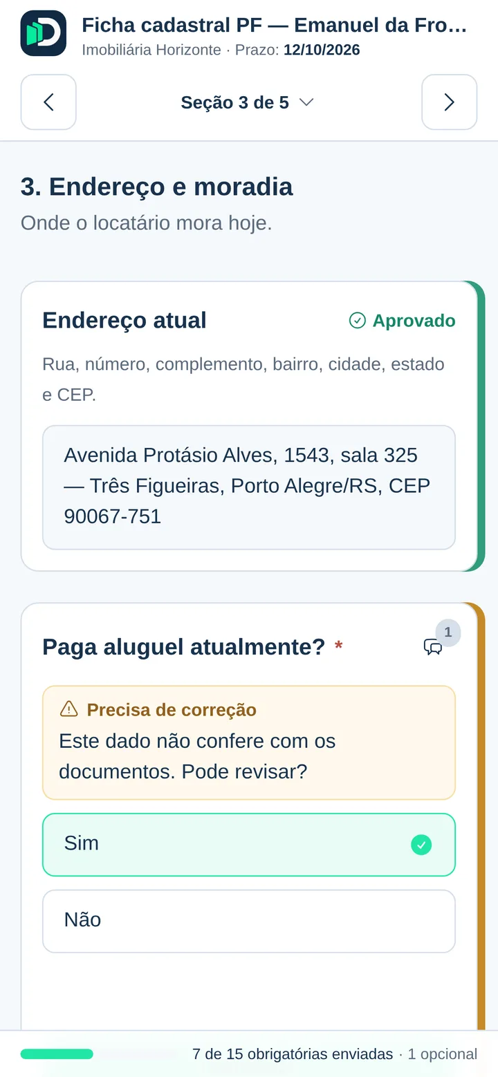 Solicitação aberta no celular do cliente: um campo aprovado, outro com correção solicitada e a barra de progresso dos itens enviados.